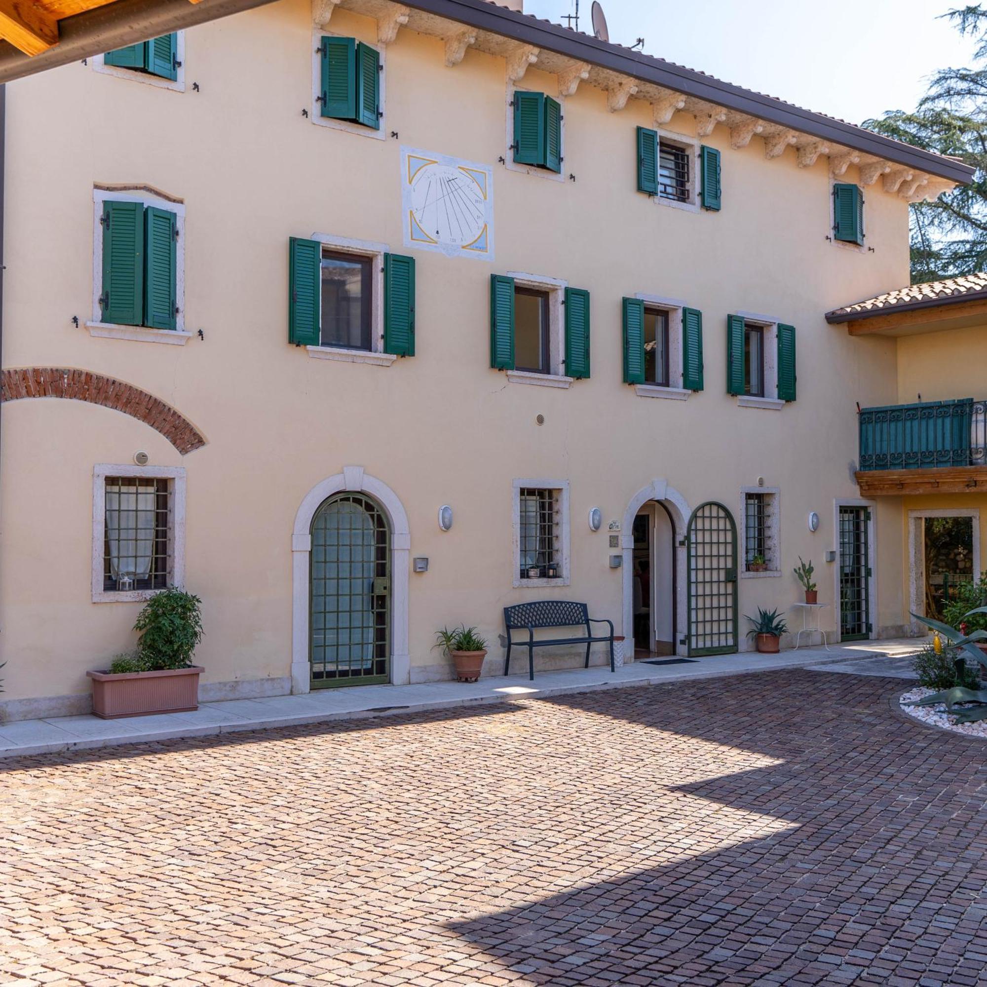 Bed and Breakfast A Casa Di Tom SantʼAmbrogio di Valpolicella Exterior foto