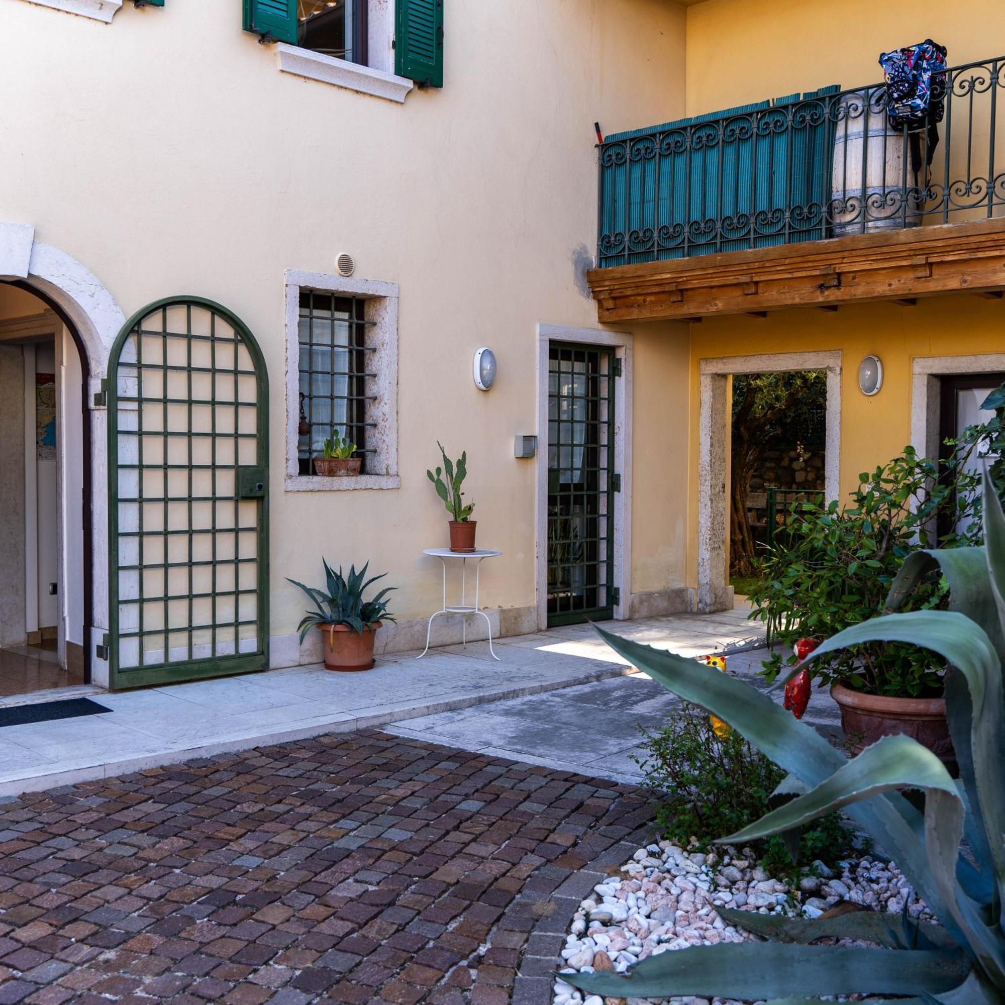 Bed and Breakfast A Casa Di Tom SantʼAmbrogio di Valpolicella Exterior foto